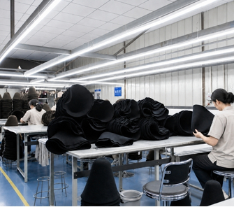 Interior de planta de producción a gran escala